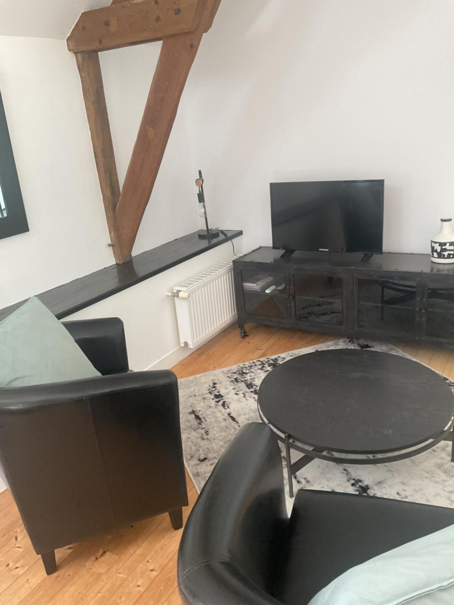 Charmant Gite Avec Exterieur Et Piscine Partagee Mespaul Extérieur photo